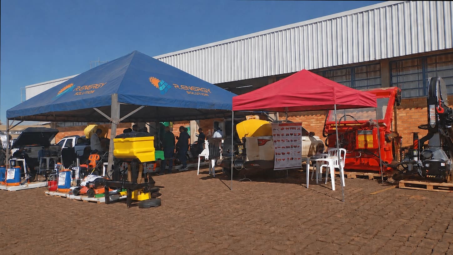 Tenda da R.Energy Solution com equipamentos profissionais