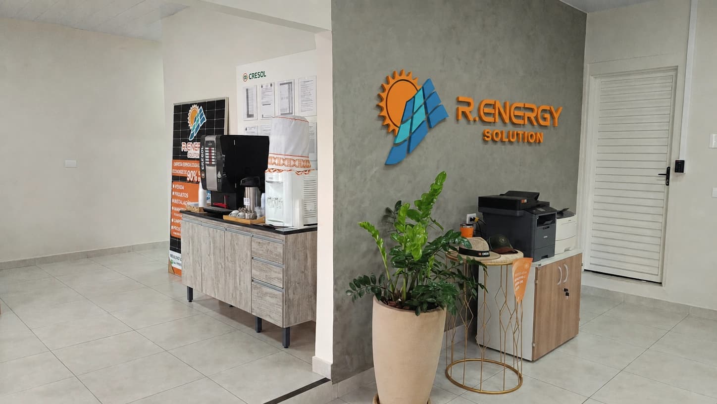 Ação comercial da R.Energy Solution em frente a agência